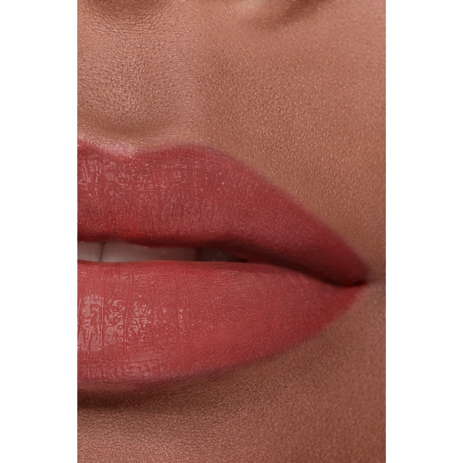EL BÁLSAMO CON COLOR HIDRATANTE, CON UNA INTENSIDAD A MEDIDA, PARA UNOS LABIOS MÁS BELLOS DÍA TRAS DÍA